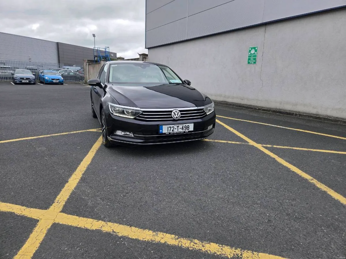 2017 vw passat - Image 2