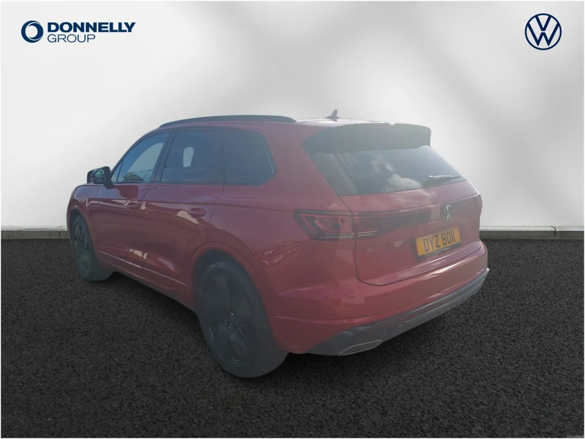 Volkswagen Touareg Diesel Estate Black Edition - Image 3