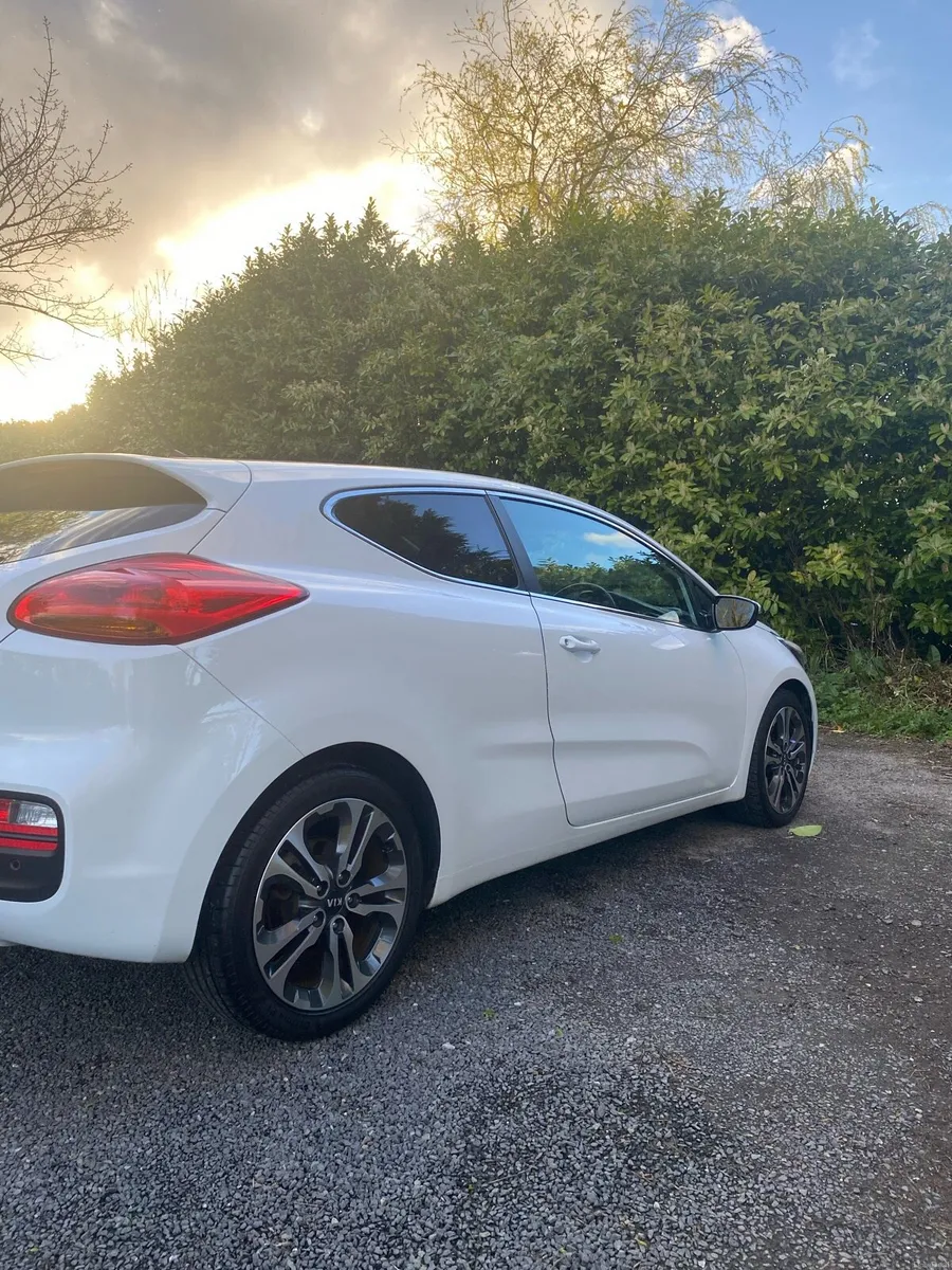 Kia ProCeed 1.6 3DR - Image 3