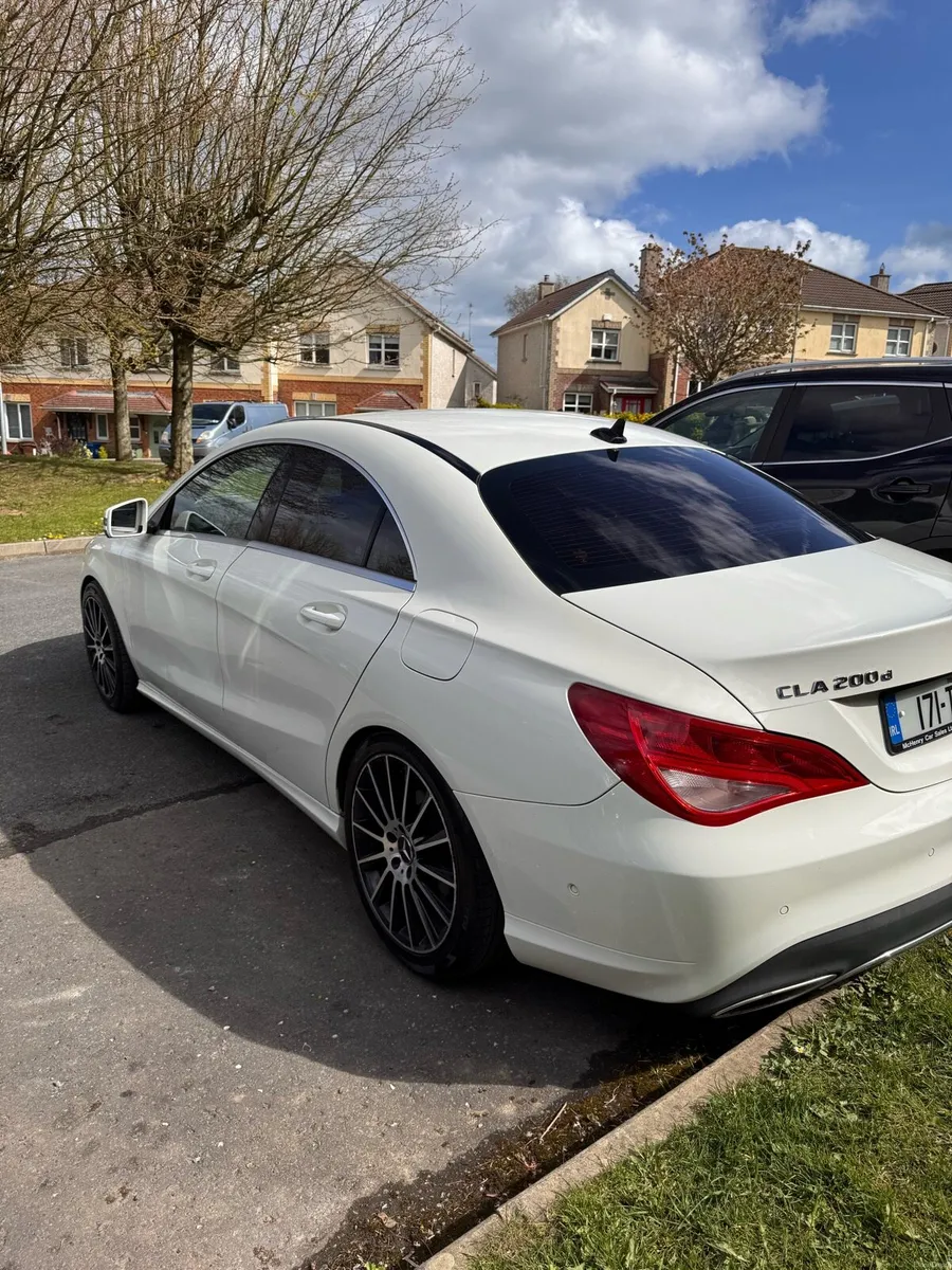 171 CLA200D Mercedes - Image 2