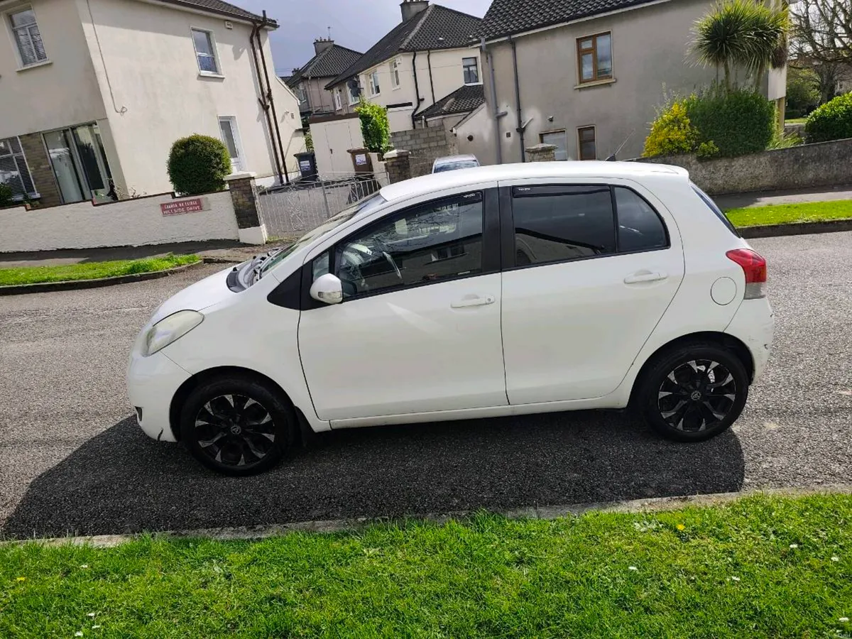 Toyota Yaris - Image 2
