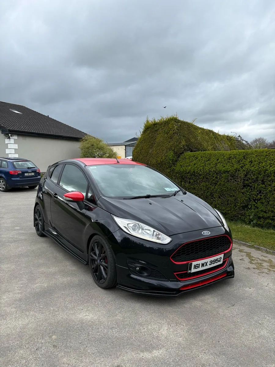 2016 Ford Fiesta - Image 2