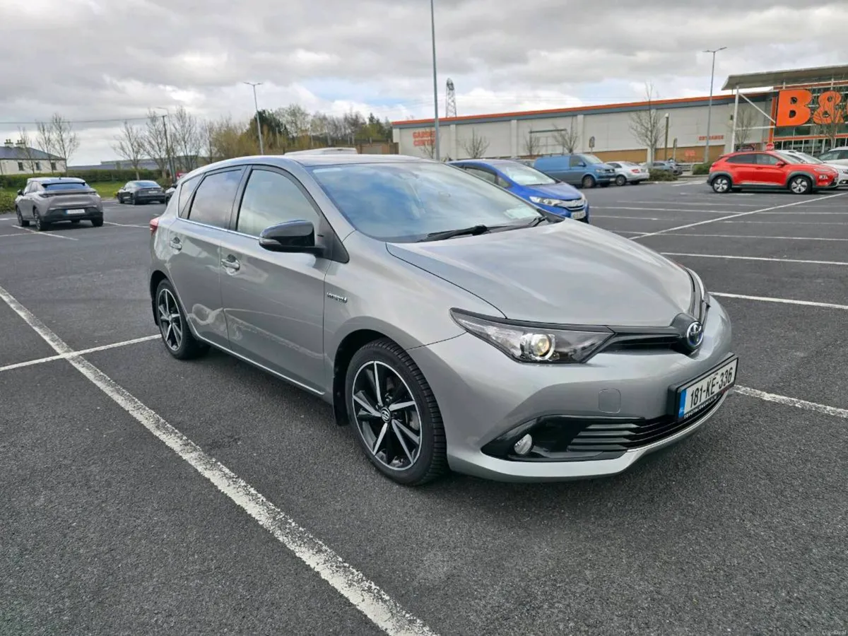 Toyota Auris Hybrid - Image 1