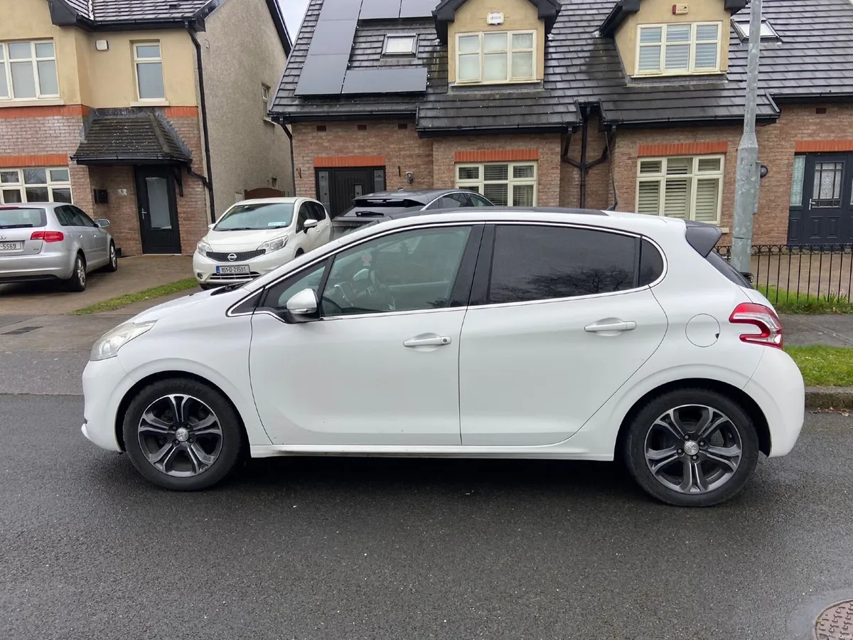 Peugeot 208 2014 - Image 2