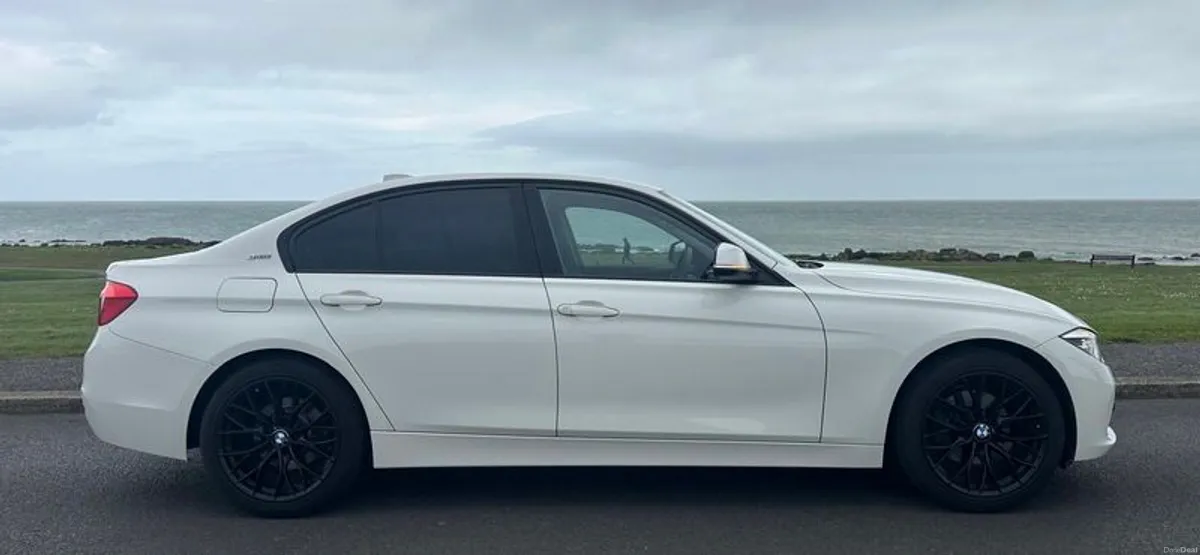 2017 BMW 3 Series - Image 2