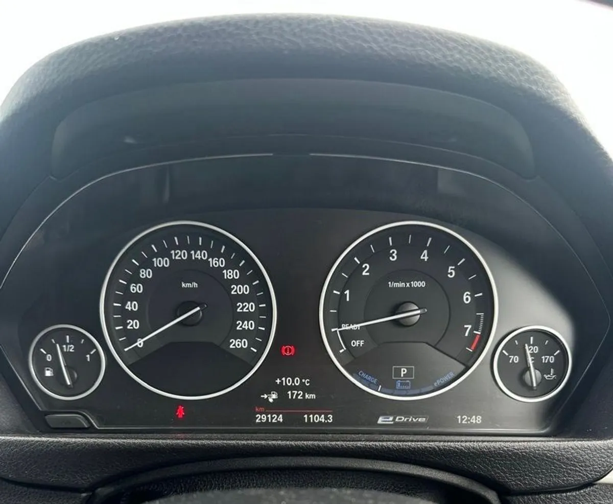 2017 BMW 3 Series - Image 4