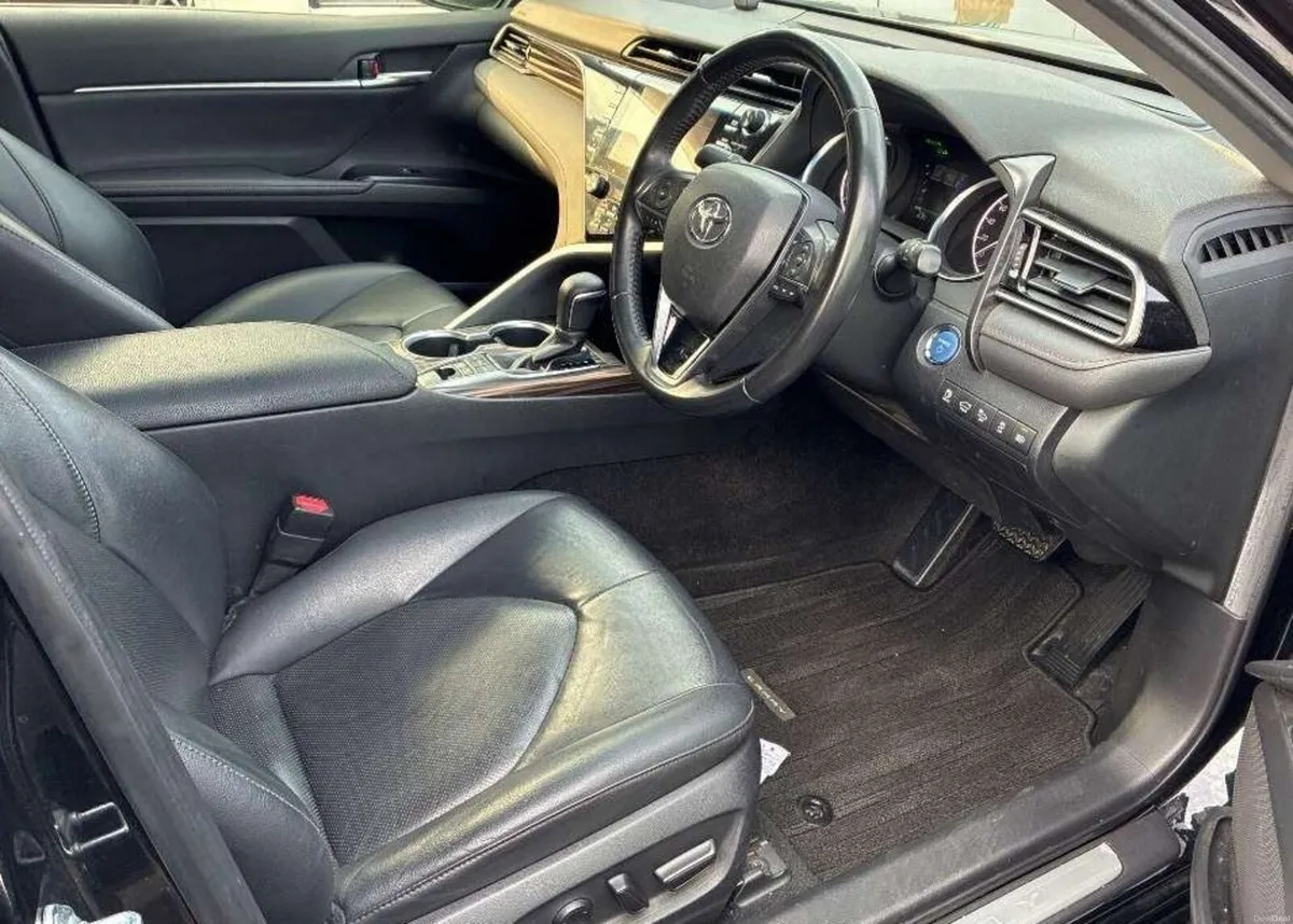 Toyota Camry Hybrid G - Full Leather - Image 4