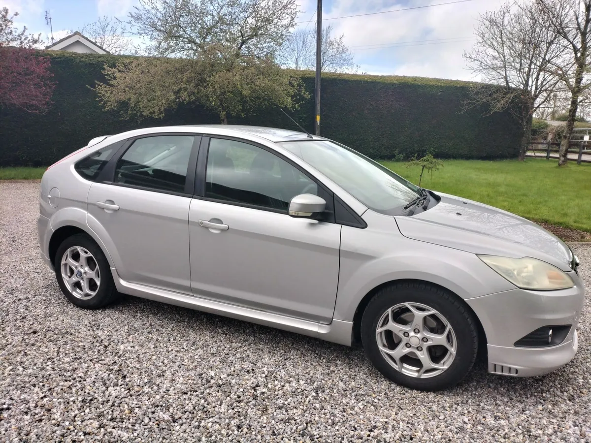 Ford Focus 2009 - Image 2