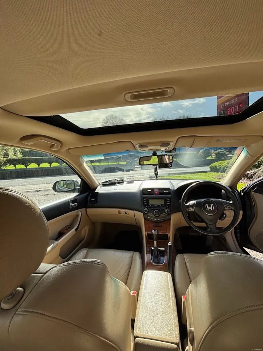 Honda Accord 2007 Automatic Sun Roof - Image 4