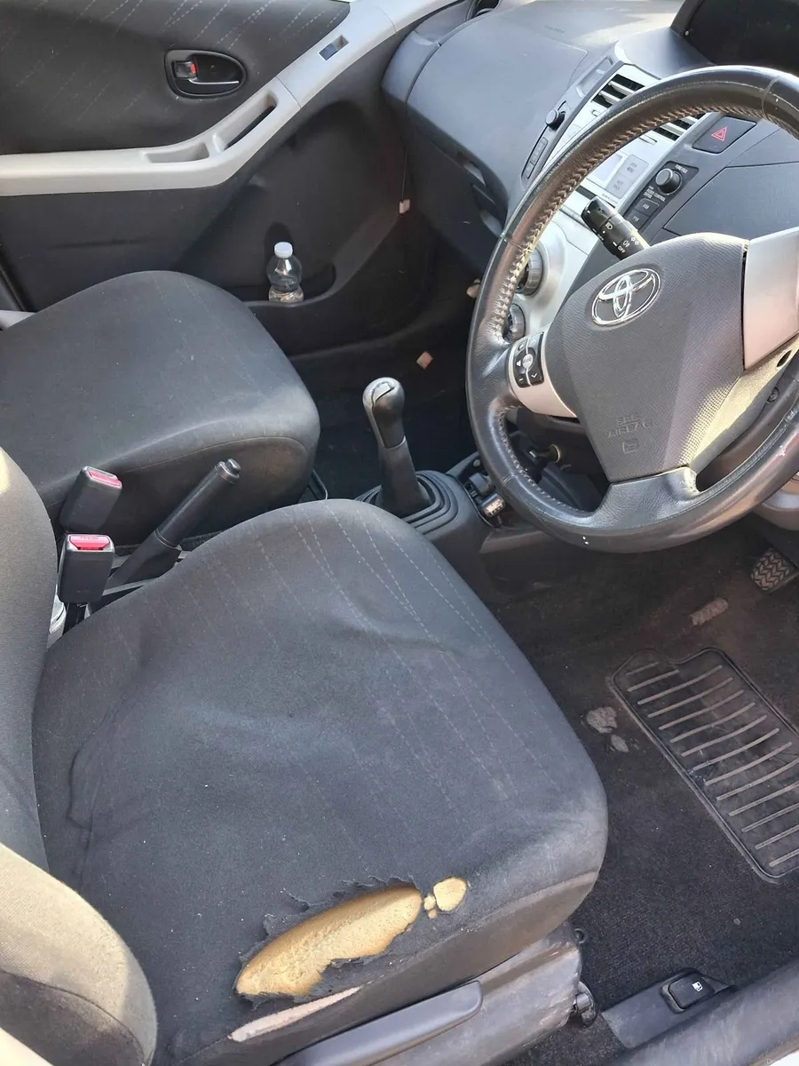 Toyota Yaris 2006 - Image 2