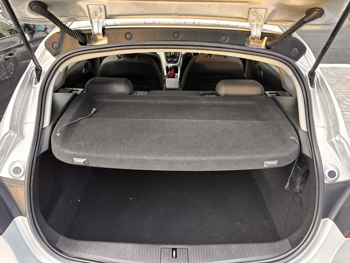 Opel Astra 2010 1.4 LOW MILEAGE - Image 4