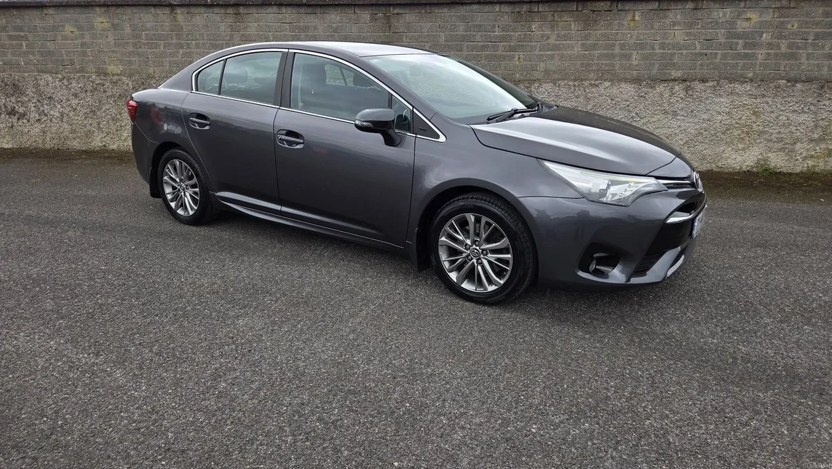 171 Toyota Avensis 2.0TD Luna -Low KMS- - Image 1