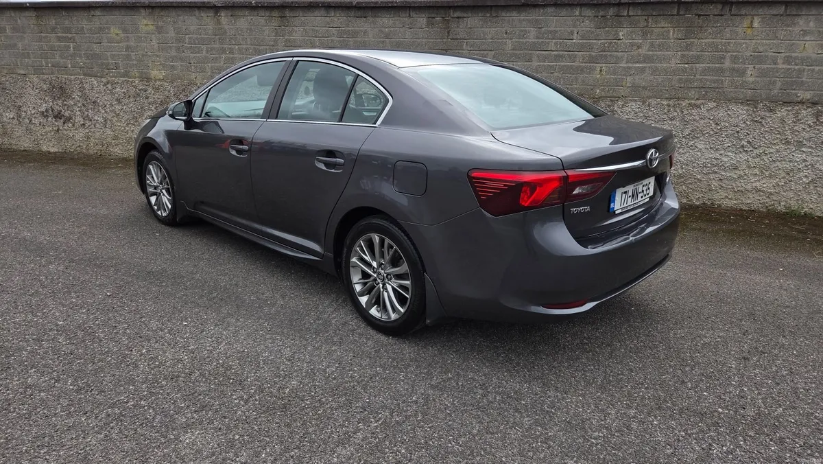 171 Toyota Avensis 2.0TD Luna -Low KMS- - Image 3