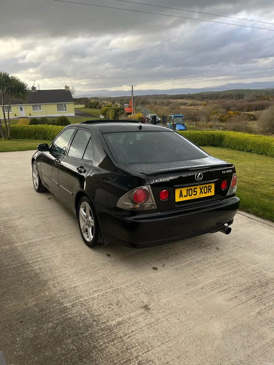 Lexus is200 sport 05 - Image 2