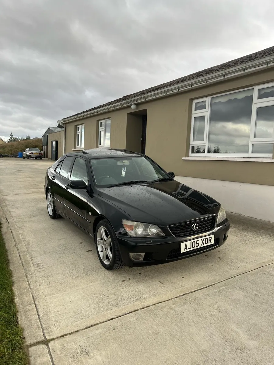 Lexus is200 sport 05 - Image 1