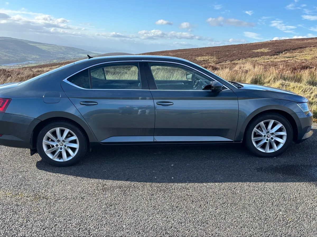 Skoda Superb 2018 - Image 4
