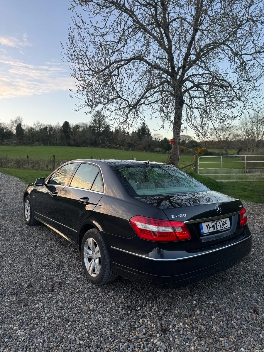 Mercedes E200 - Image 4