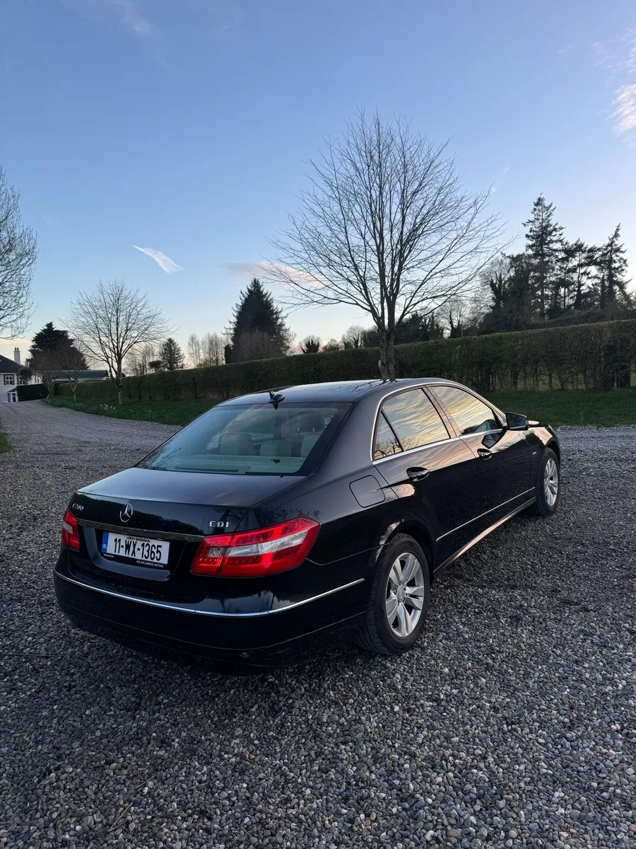 Mercedes E200 - Image 3