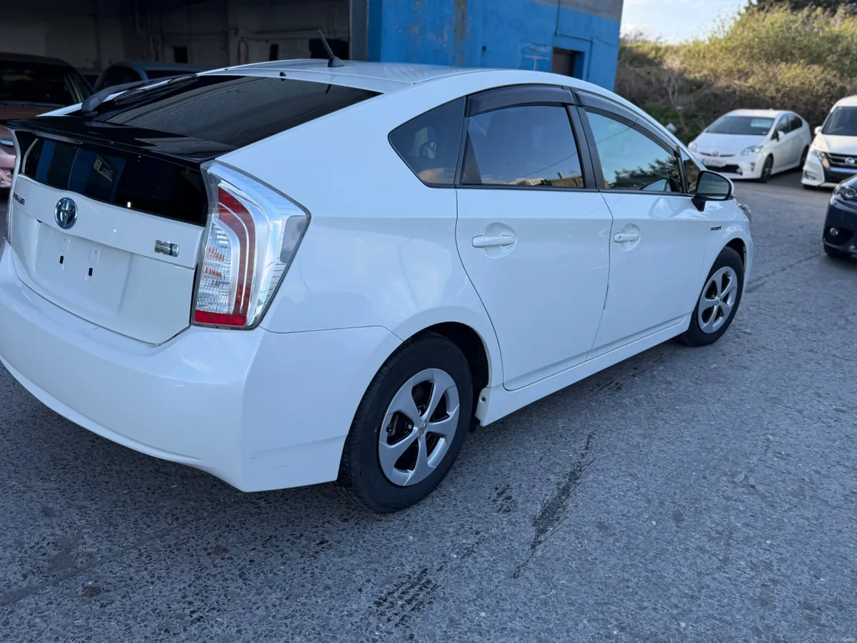 2015 Toyota Prius Hybrid Automatic - Image 4