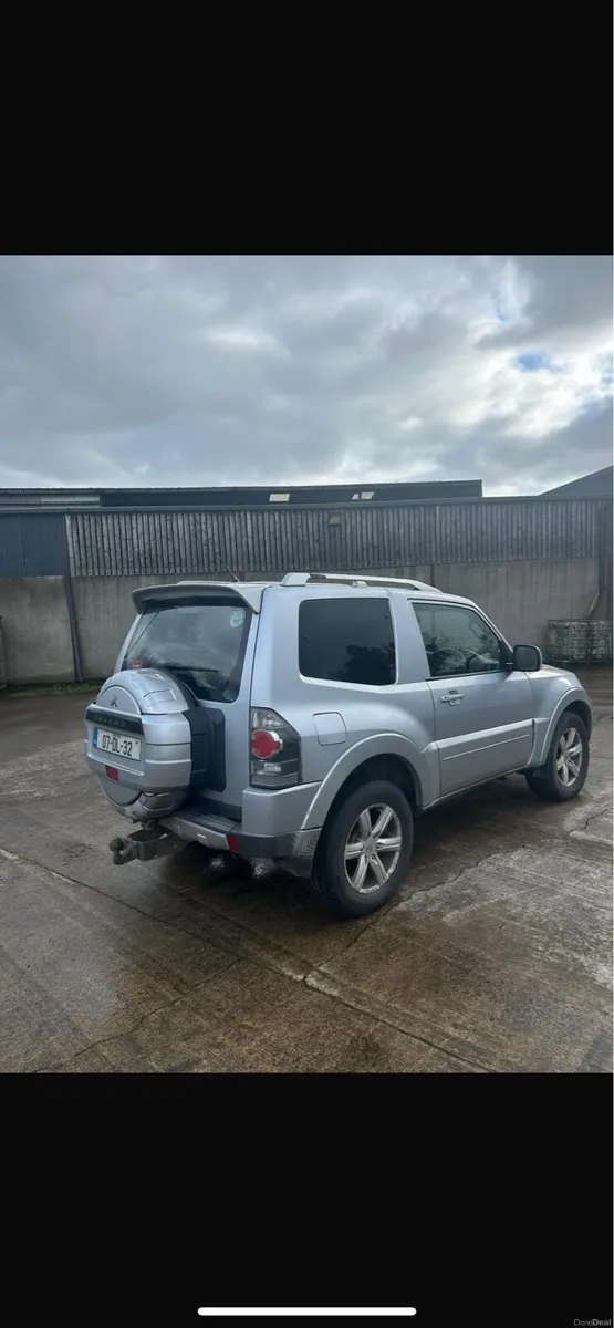 Mitsubishi pajero Jeep - Image 3