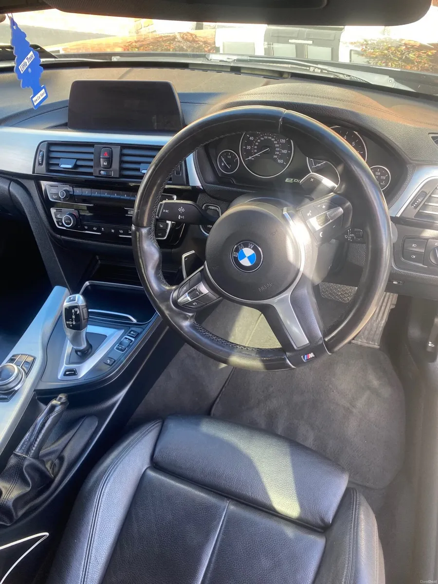 BMW 330e 3-Series 2018 - Image 4