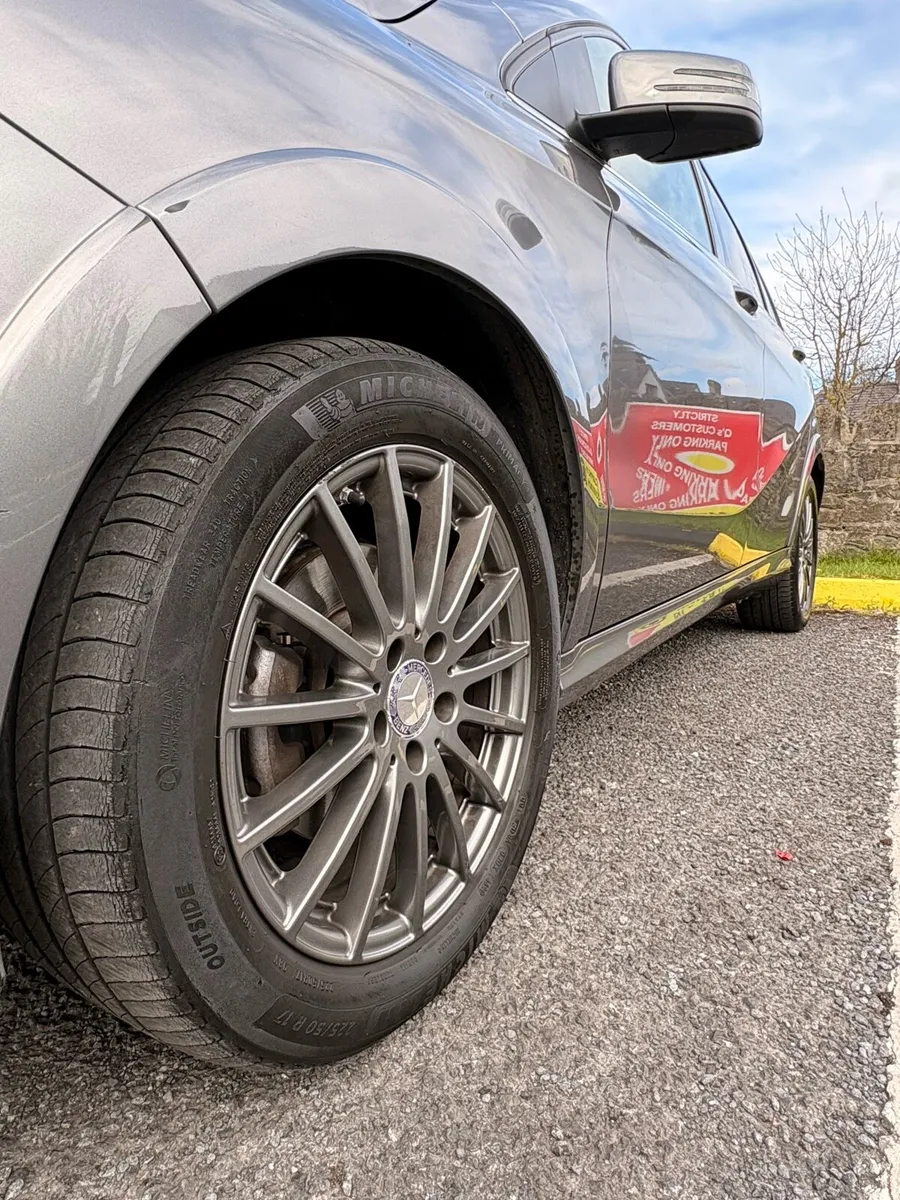 2016 Mercedes-Benz B-Class Sport Electric Drive - Image 4