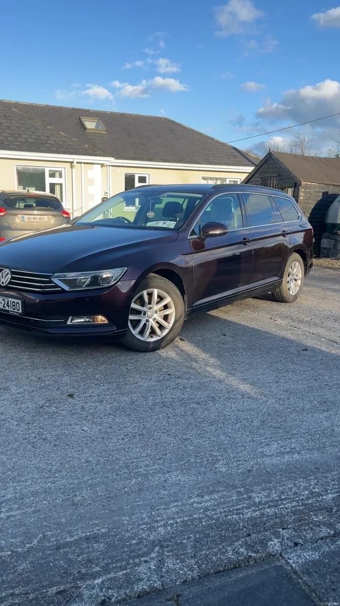 Volkswagen Passat - Image 1