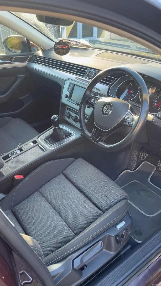 Volkswagen Passat - Image 3