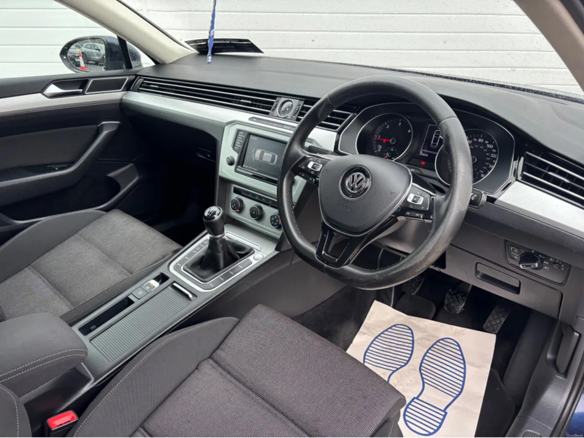 Volkswagen Passat 2.0 TDI SE BUSINESS BLUEMOTION 1 - Image 2