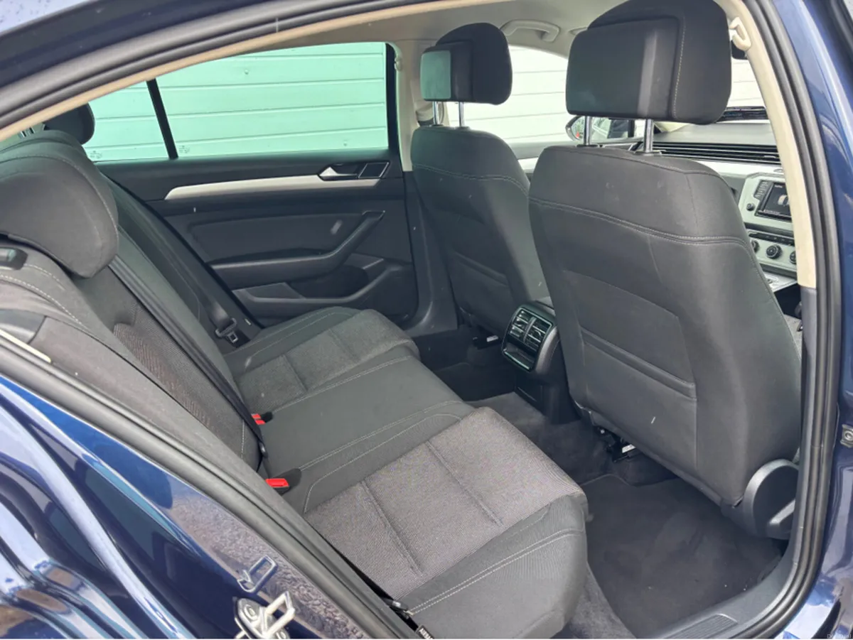 Volkswagen Passat 2.0 TDI SE BUSINESS BLUEMOTION 1 - Image 3