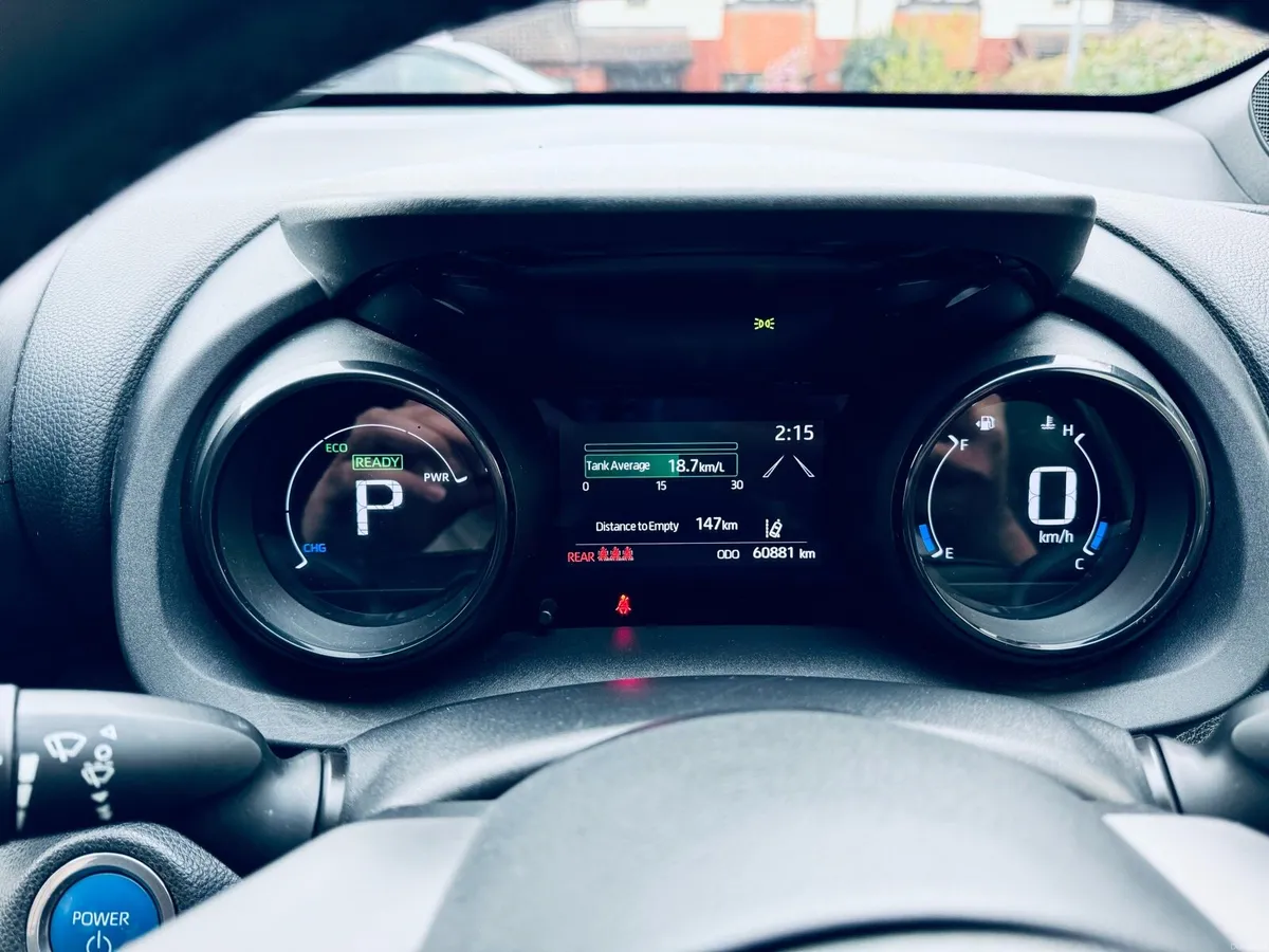 Toyota Yaris 1.5 Hybrid 2020 Beautiful Rare colour - Image 3