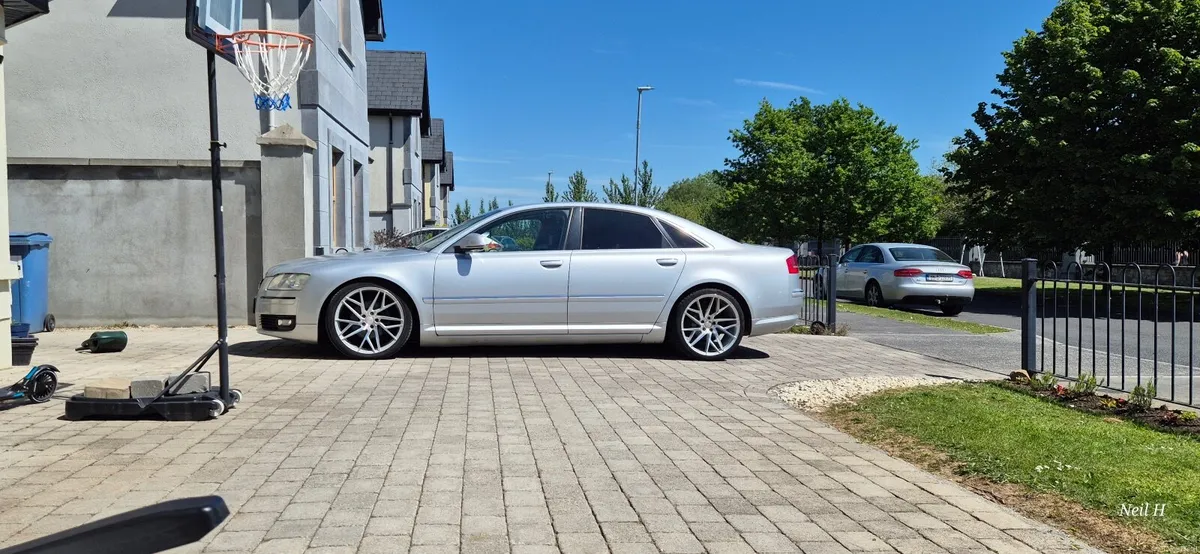 Audi A8 2009 - Image 2
