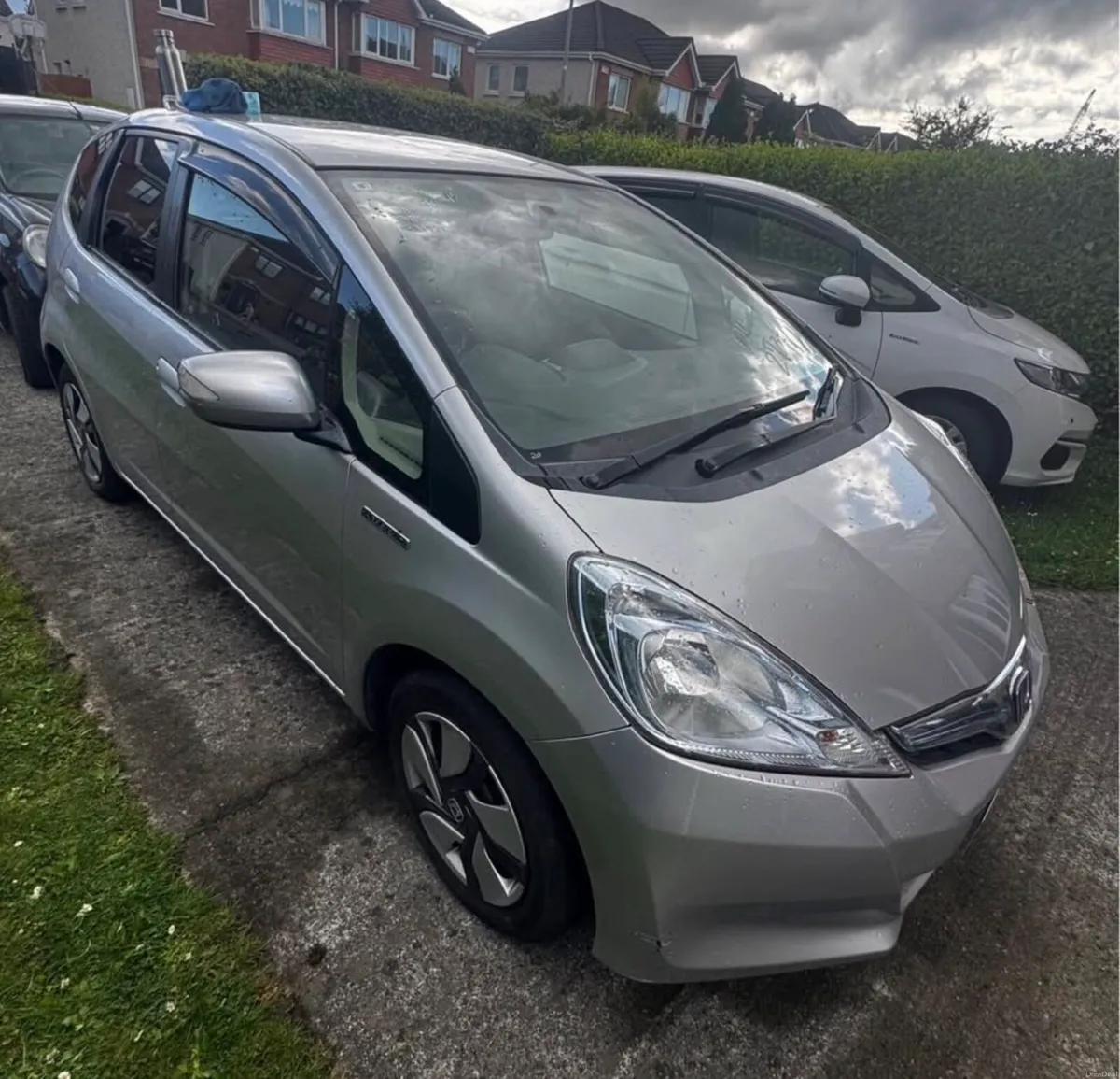 Honda Fit Hybrid / Low Mileage / NCT: June 2027 - Image 3