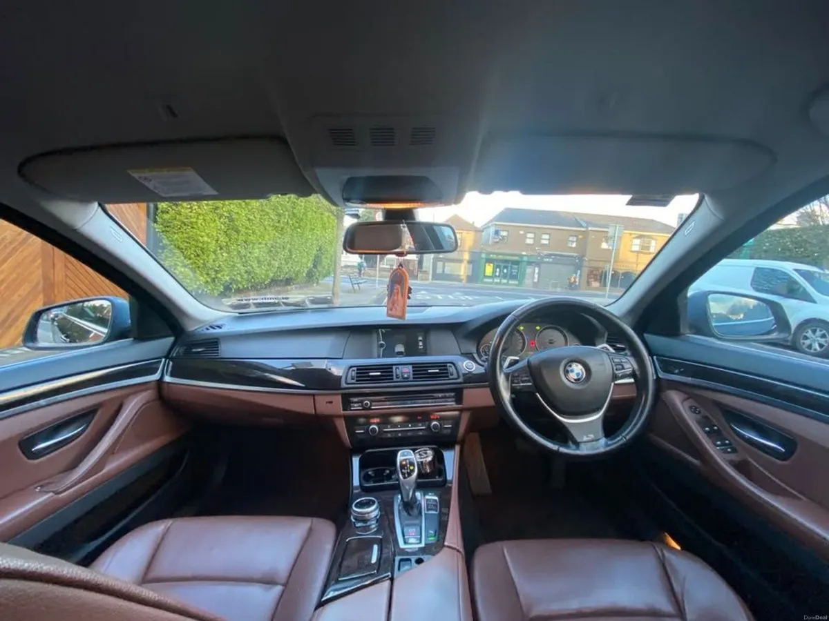BMW 5-Series 2011 - Image 3