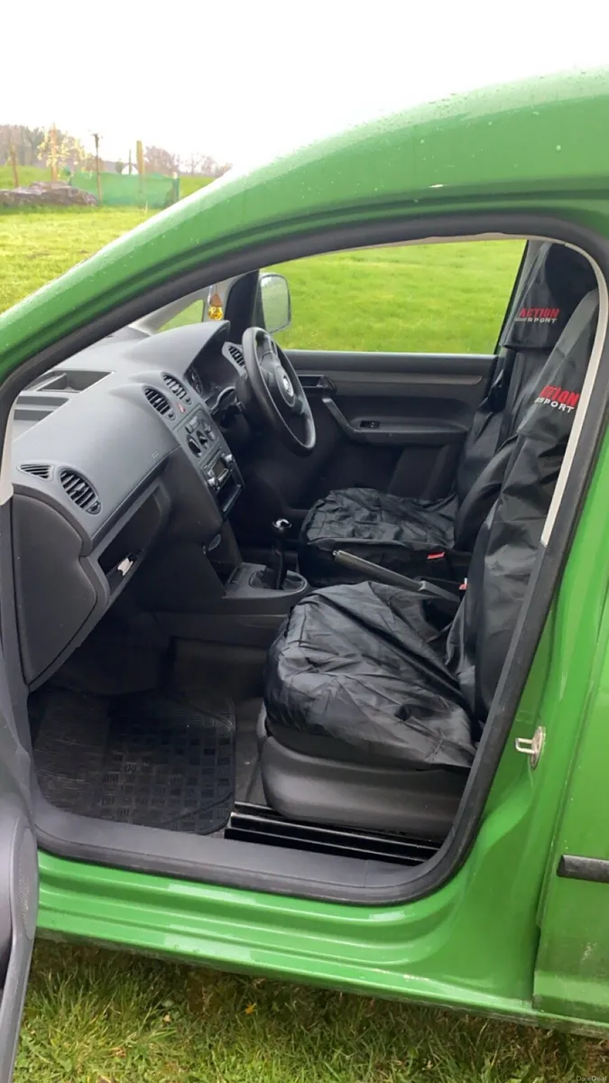 Volskwagen Caddy 2011 - Image 2