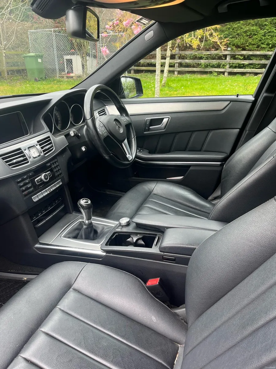 Mercedes E220 - Image 4