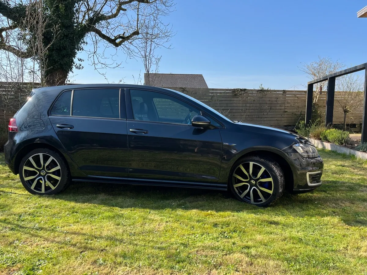 2016 VW Golf GTE plug in hybrid - Image 5