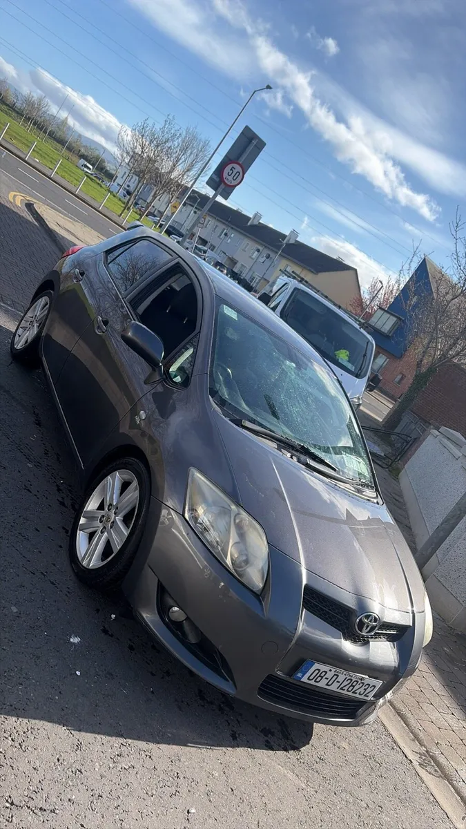 Toyota auris 2.2 diesel - Image 2