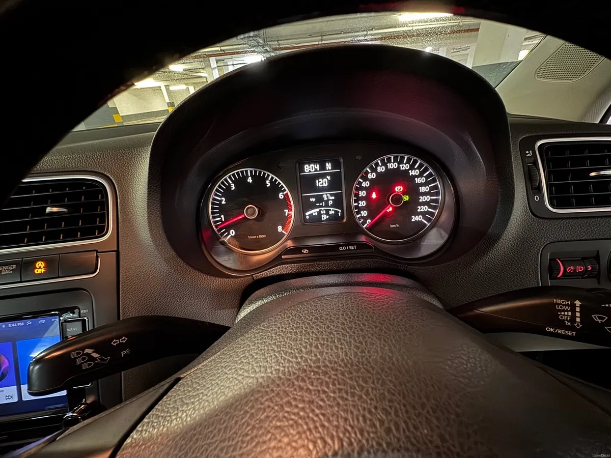 Volkswagen Polo 2012 - Image 2