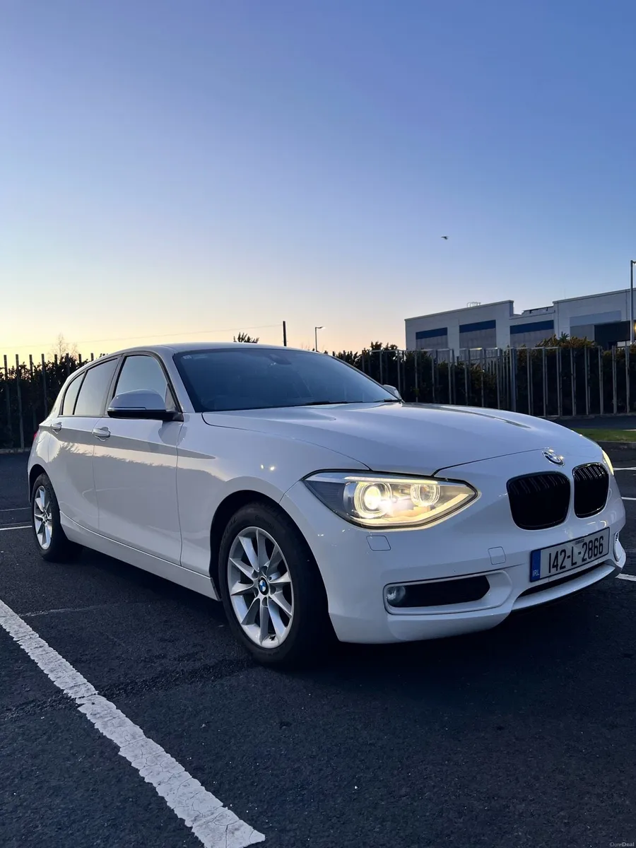 BMW 116i, Automatic, low mileage, cruise control - Image 1