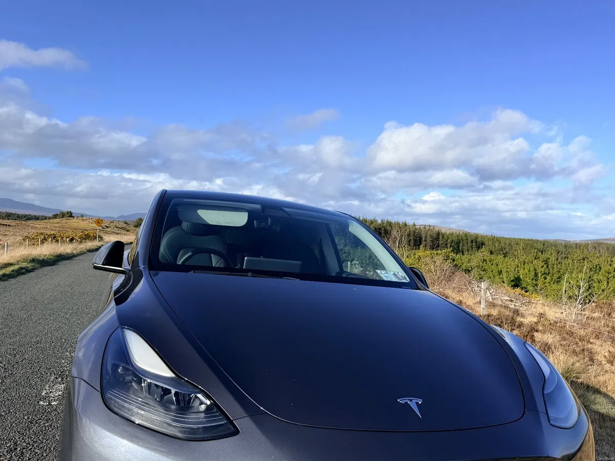 Tesla Model Y 2023 - Image 1