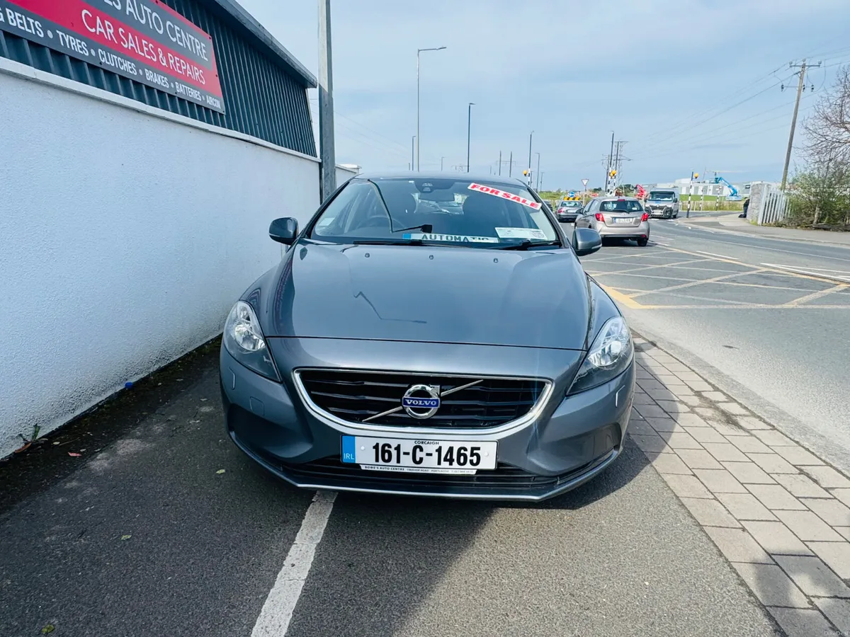 Volvo V40 2016 - Image 2