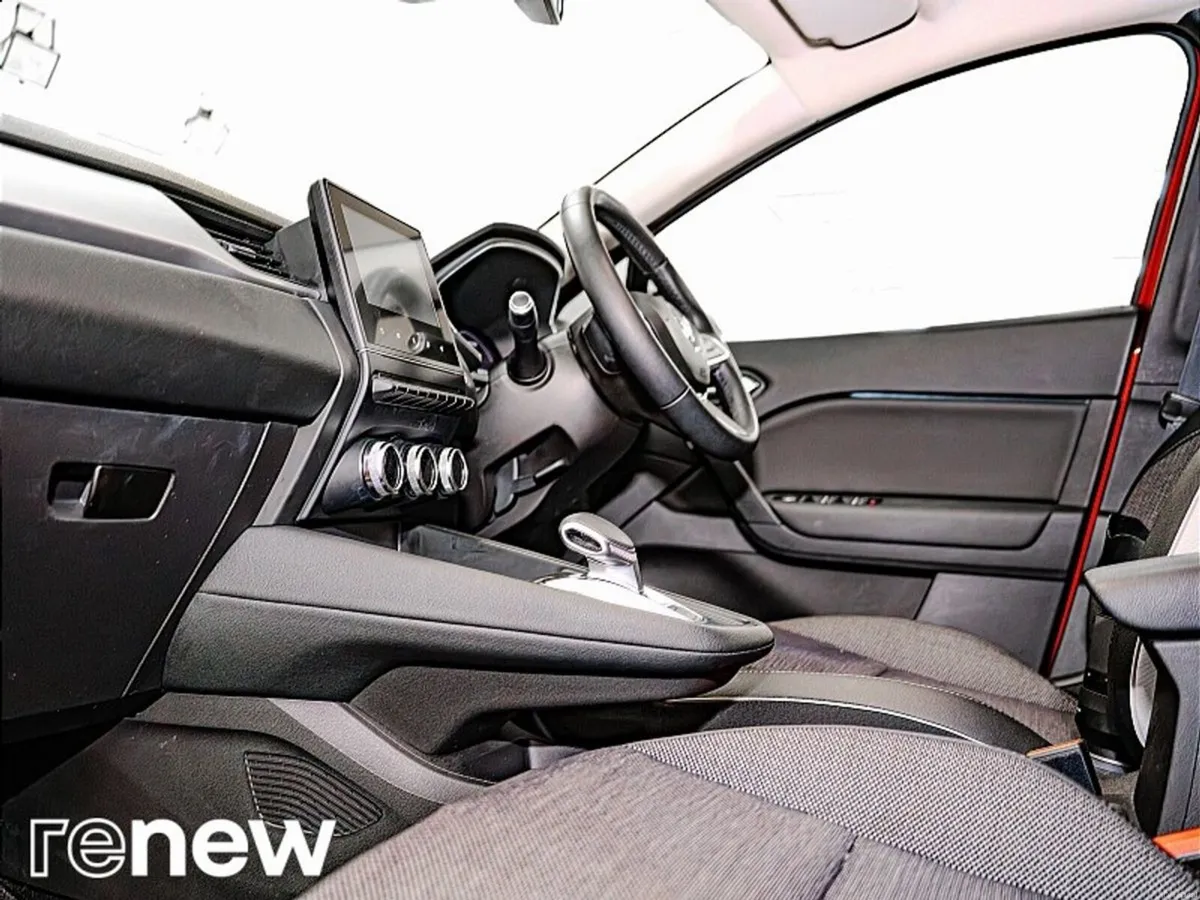 Renault Captur E-TECH Plug-in 160 Auto S-Edition - Image 5