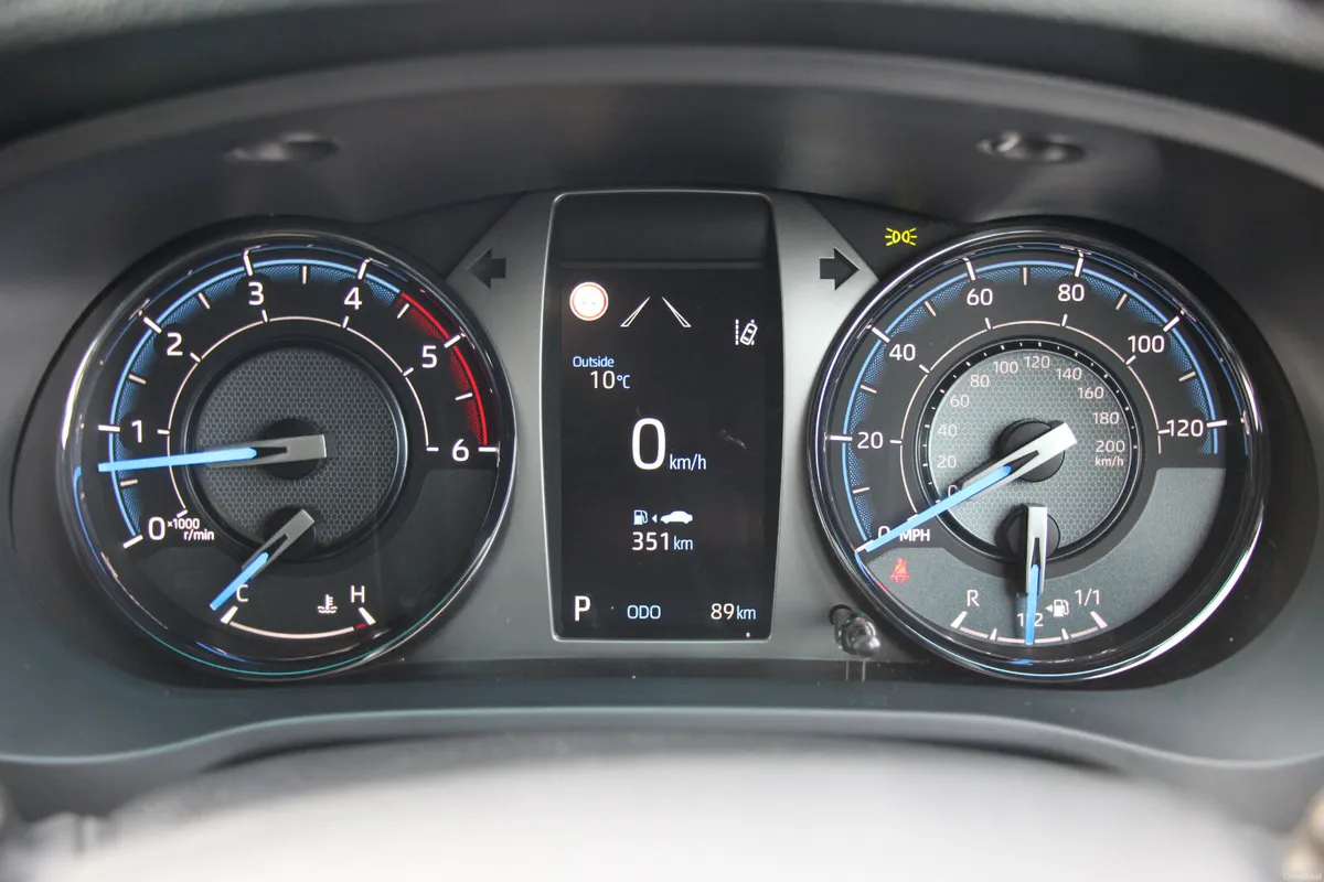 Hilux Invincible X *360 cameras* Rear heated seats - Image 3