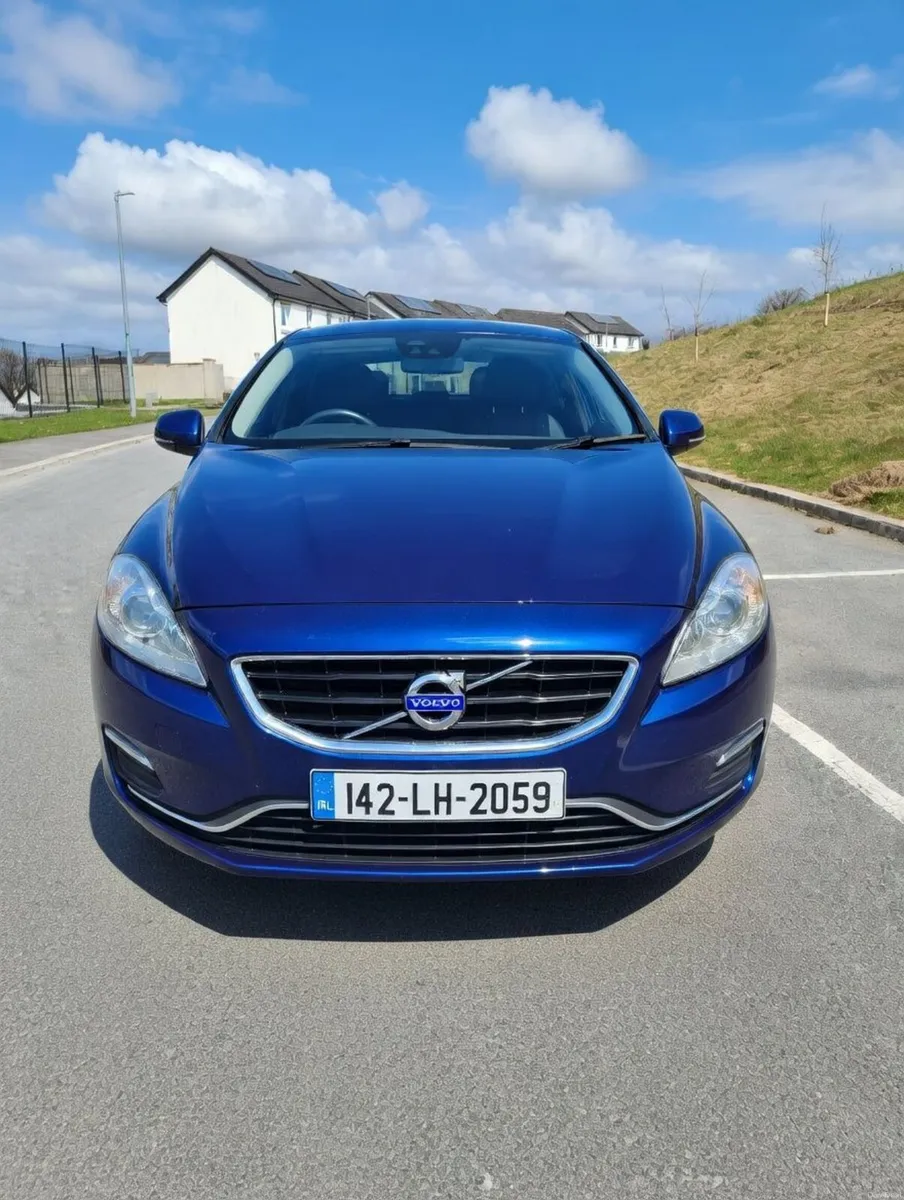 Volvo V40 1.6 T4 Automatic –Full Service, Tax, NCT - Image 2