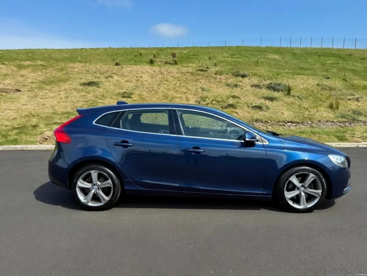Volvo V40 1.6 T4 Automatic –Full Service, Tax, NCT - Image 3