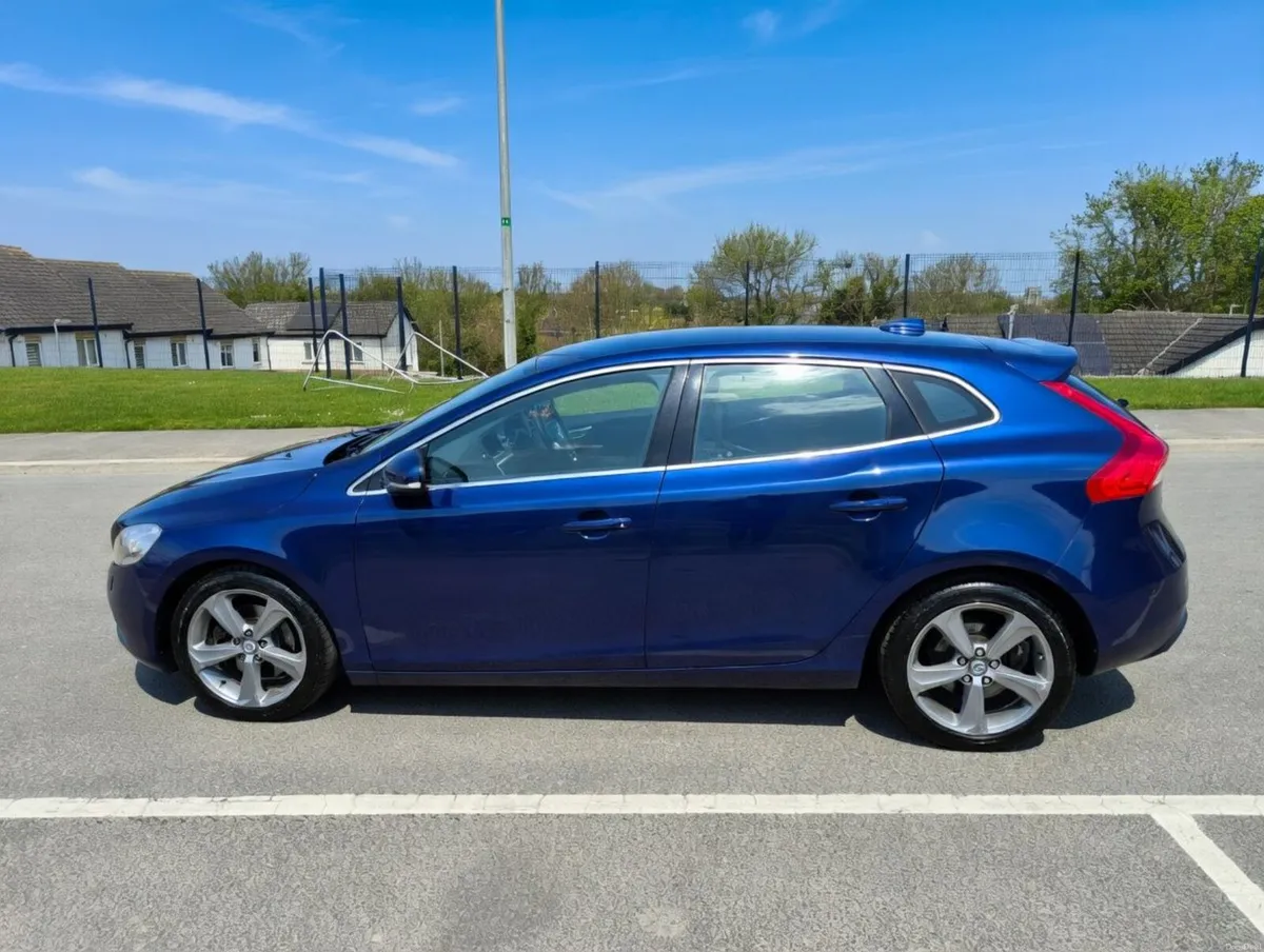 Volvo V40 1.6 T4 Automatic –Full Service, Tax, NCT - Image 4