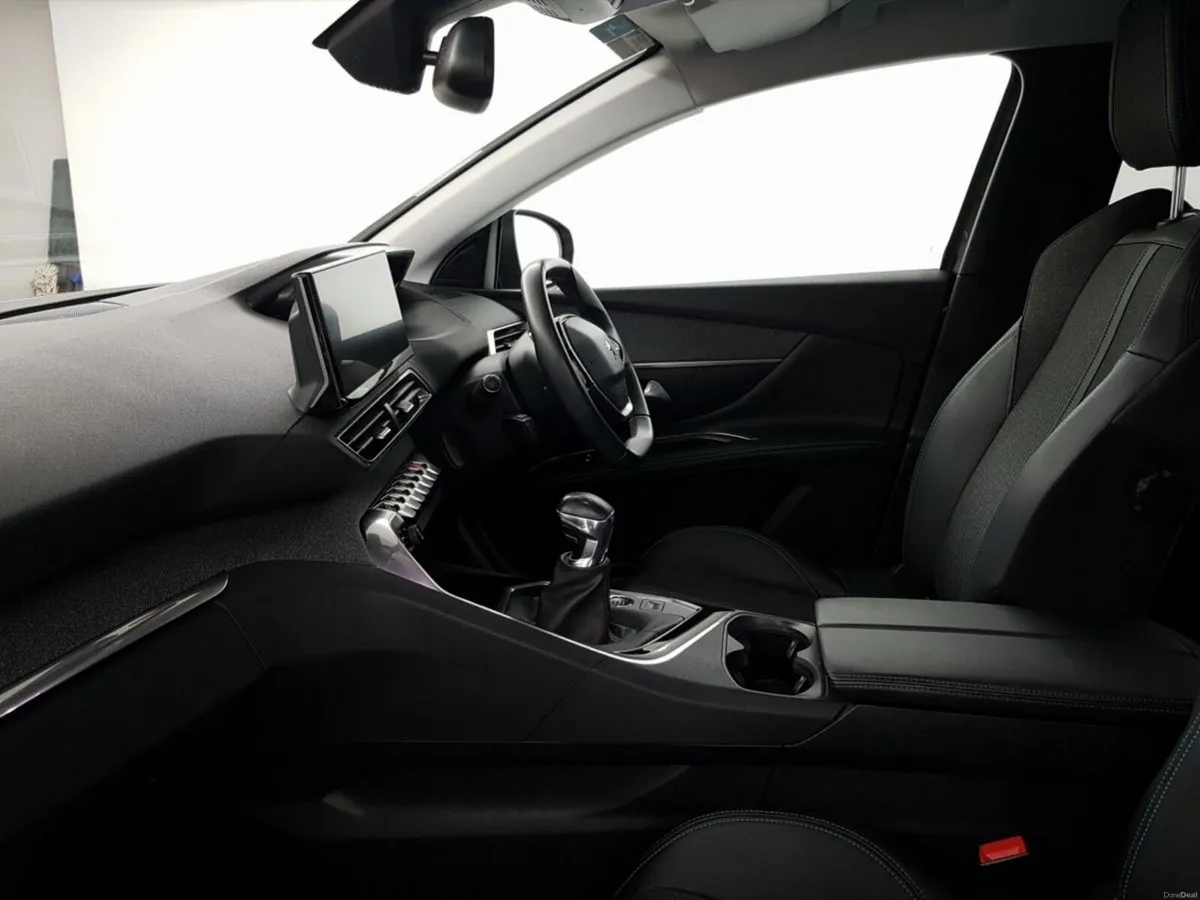 Peugeot 5008 1.2 PureTech 130bhp Allure - Image 4