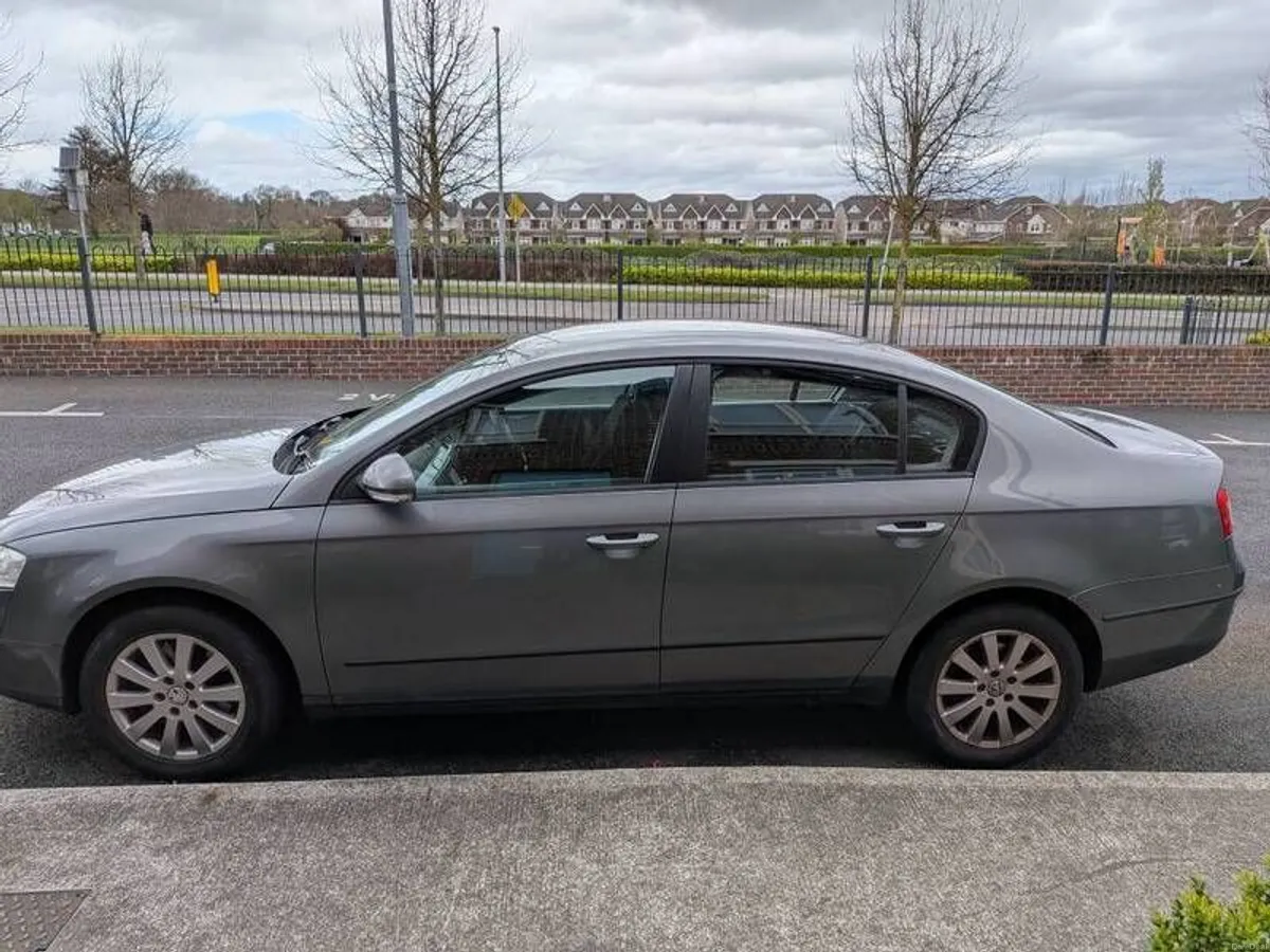 2008 Volkswagen Passat - Image 2
