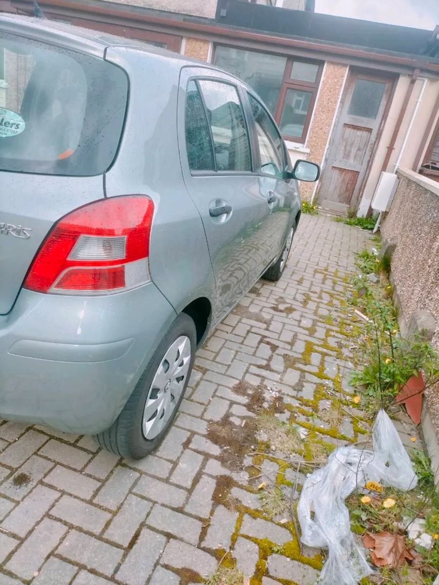 Toyota Yaris 2010 - Image 2